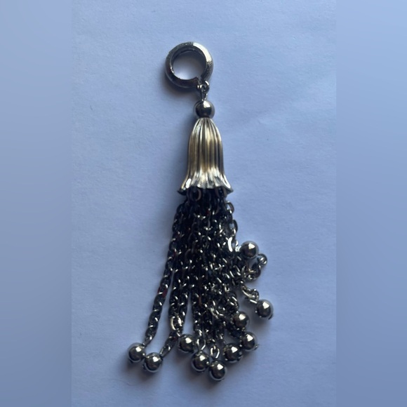 Silver Toned Chain Pendant - Picture 1 of 3